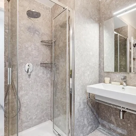 Crystal Trevi Fountain - Romedreamhome