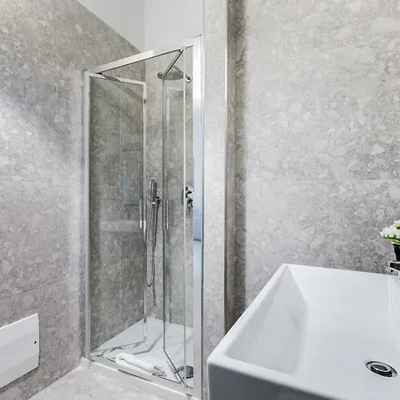 Crystal Trevi Fountain - Romedreamhome Apartman