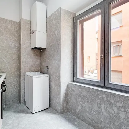 Crystal Trevi Fountain - Romedreamhome