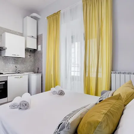 Crystal Trevi Fountain - Romedreamhome Apartman *