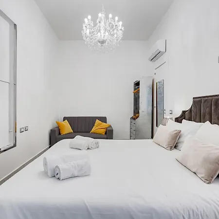 Crystal Trevi Fountain - Romedreamhome