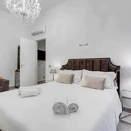 Crystal Trevi Fountain - Romedreamhome *